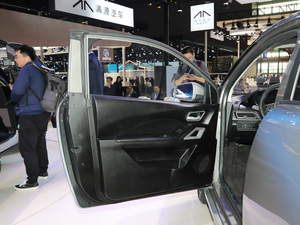 2019款基本型 驾驶位车门