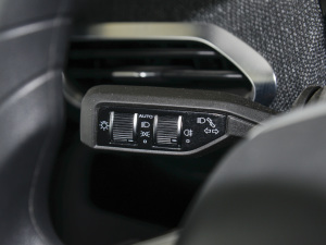 2022400KM {ݮPro п؅^