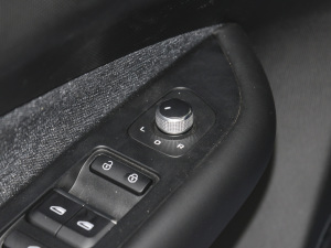 2022400KM {ݮPro п؅^