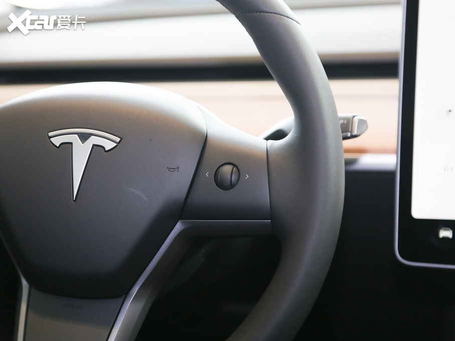 2020Model 3 Lm(x)݆(q)Ӱ 