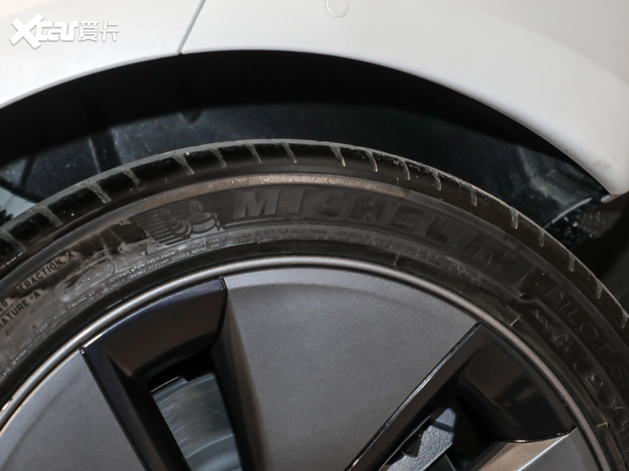 2021��Model 3 �˜��m����݆��������