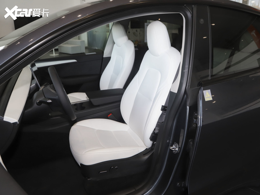 2022��Model Y ��݆�Ӱ�