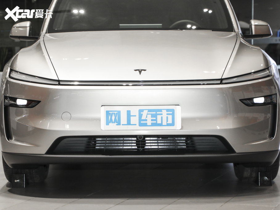 2025��Model Y L �L�m��ȫ݆�Ӱ�