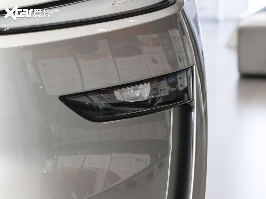 2025��Model Y L �L�m��ȫ݆�Ӱ�