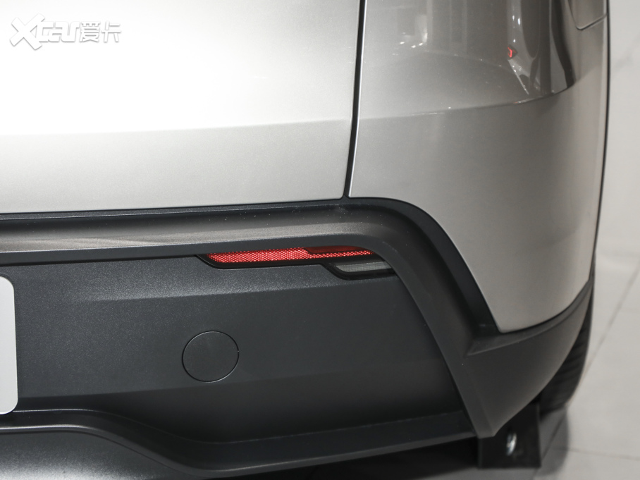 2025��Model Y L �L�m��ȫ݆�Ӱ�