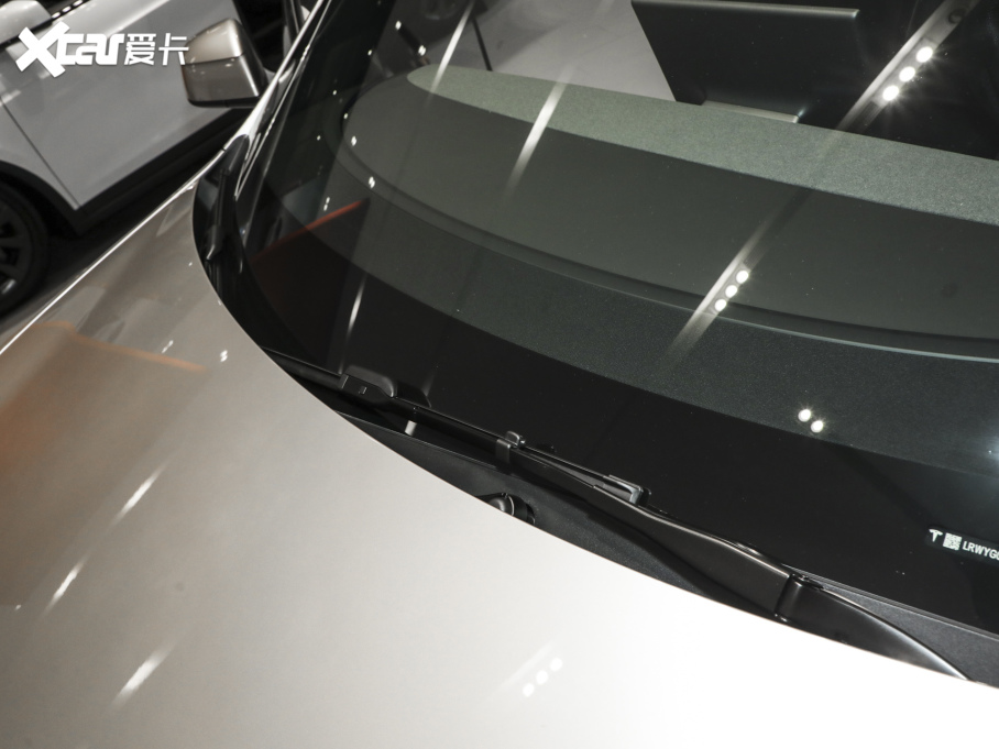 2025��Model Y L �L�m(x��)��ȫ݆�Ӱ�