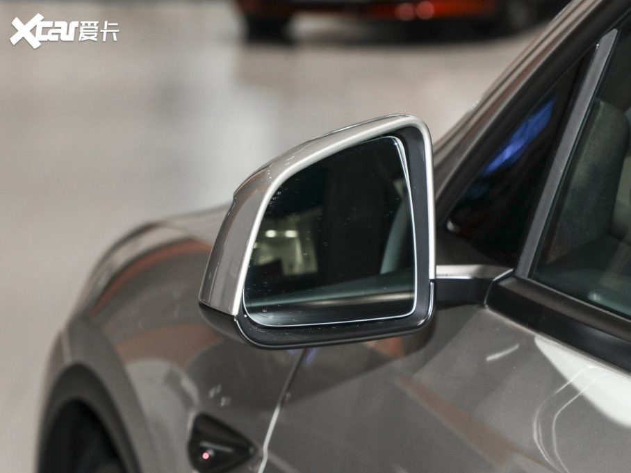 2025��Model Y L �L�m��ȫ݆�Ӱ�