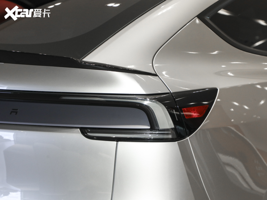 2025��Model Y L �L�m��ȫ݆�Ӱ�