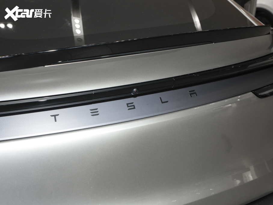 2025��Model Y L �L�m��ȫ݆�Ӱ�