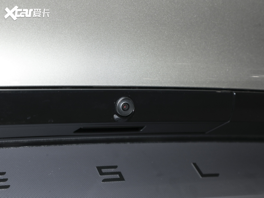 2025��Model Y L �L�m��ȫ݆�Ӱ�