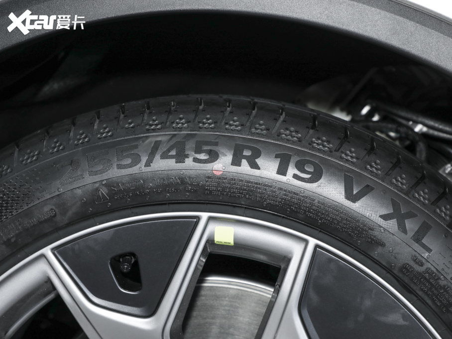 2025��Model Y L �L�m��ȫ݆�Ӱ�