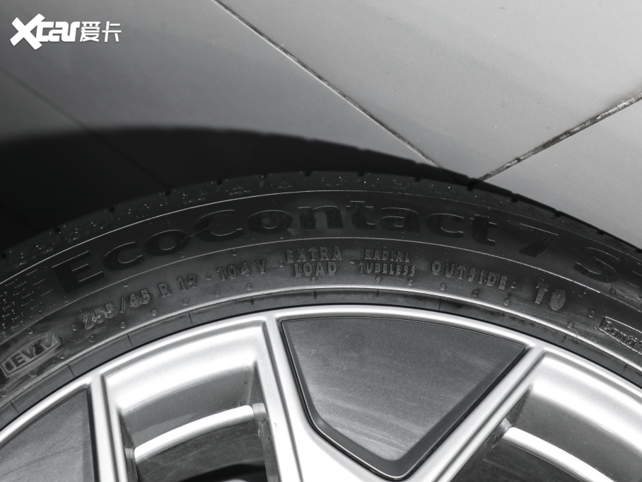 2025��Model Y L �L�m��ȫ݆�Ӱ�