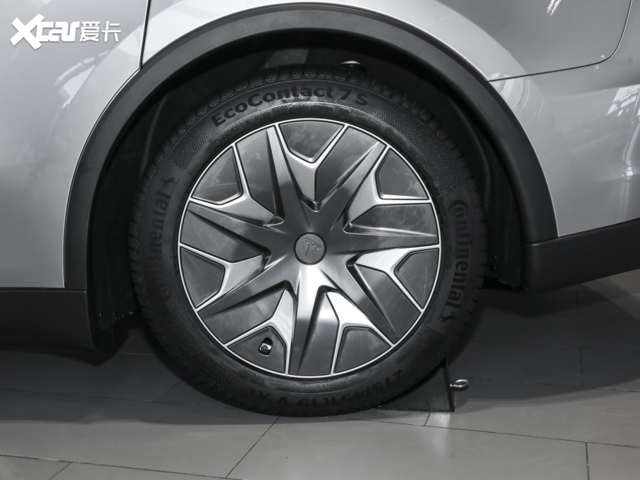 2025��Model Y L �L�m��ȫ݆�Ӱ�