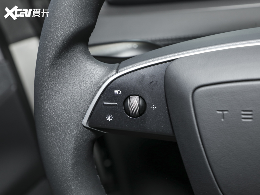 2025��Model Y L �L�m��ȫ݆�Ӱ�