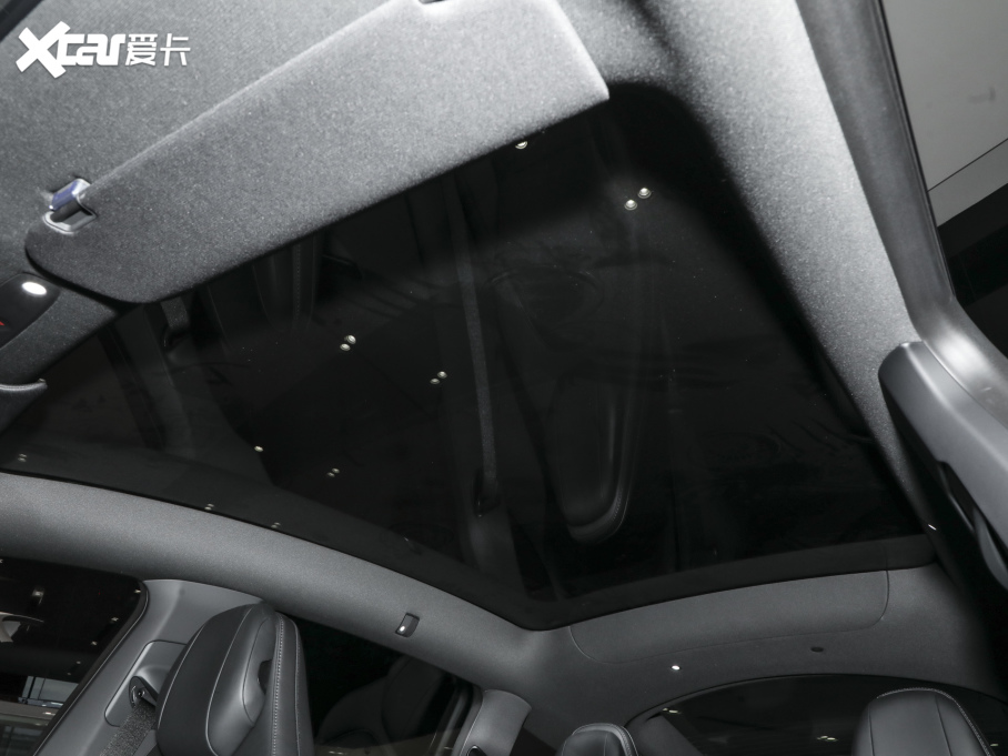 2025��Model Y L �L�m��ȫ݆�Ӱ�