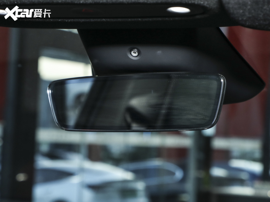 2025��Model Y L �L�m��ȫ݆�Ӱ�