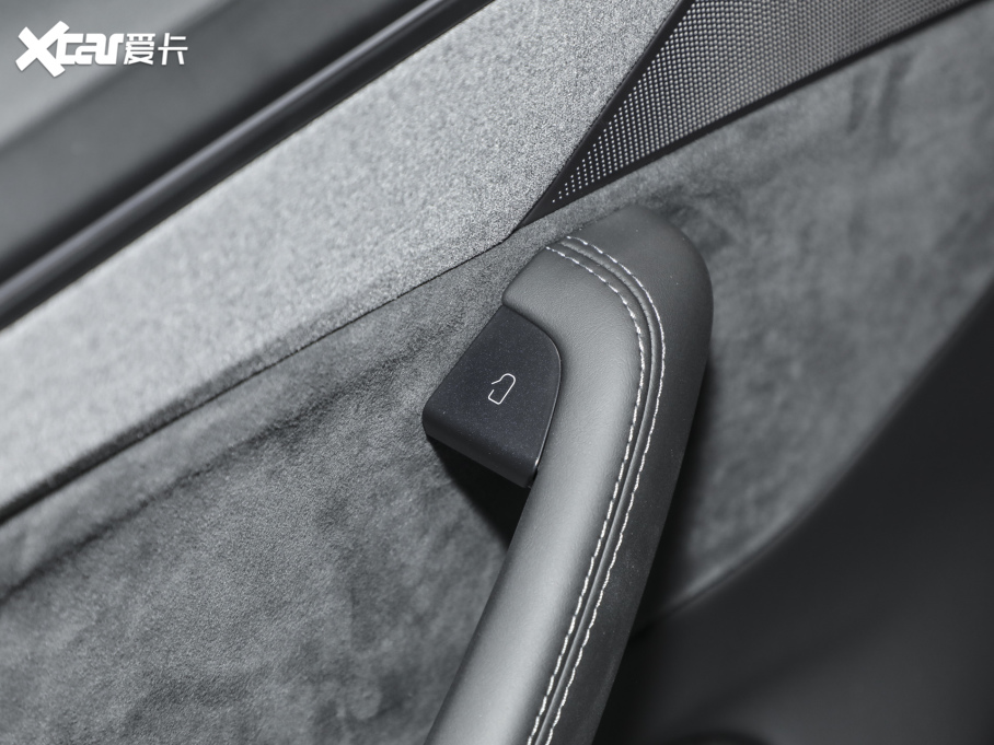 2025��Model Y L �L�m��ȫ݆�Ӱ�