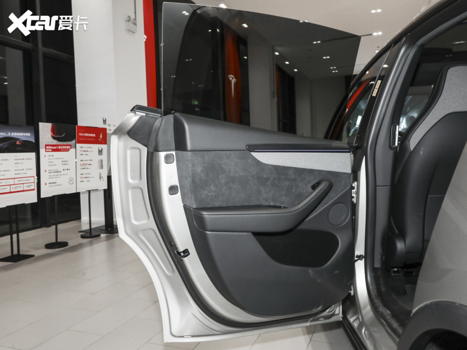 2025��Model Y L �L�m��ȫ݆�Ӱ�