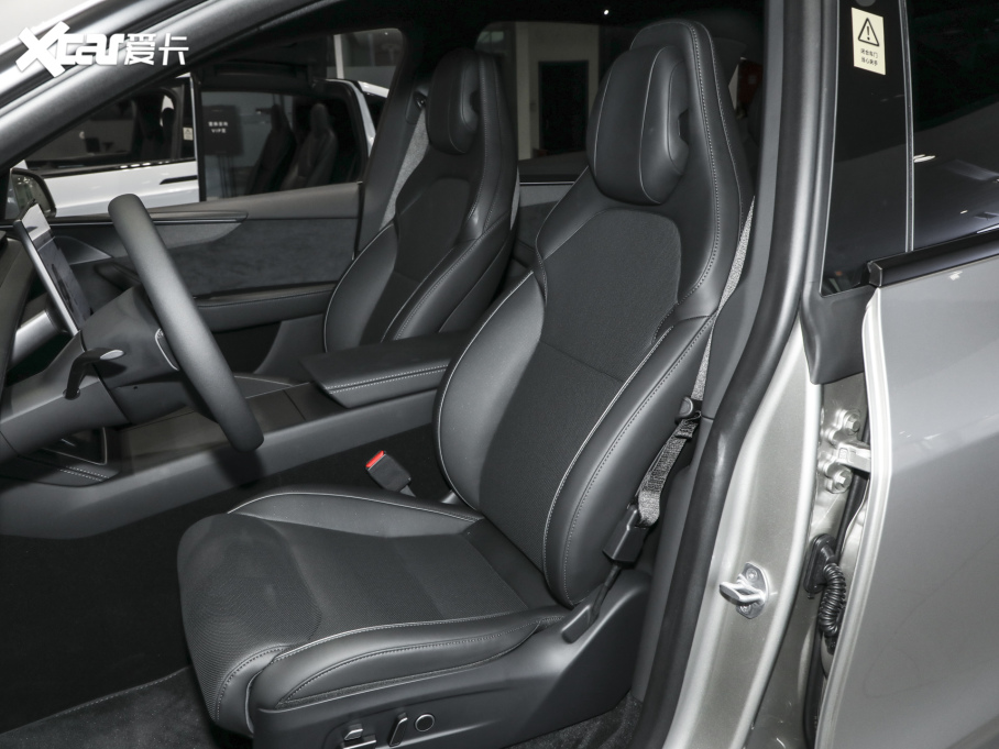 2025��Model Y L �L�m��ȫ݆�Ӱ�