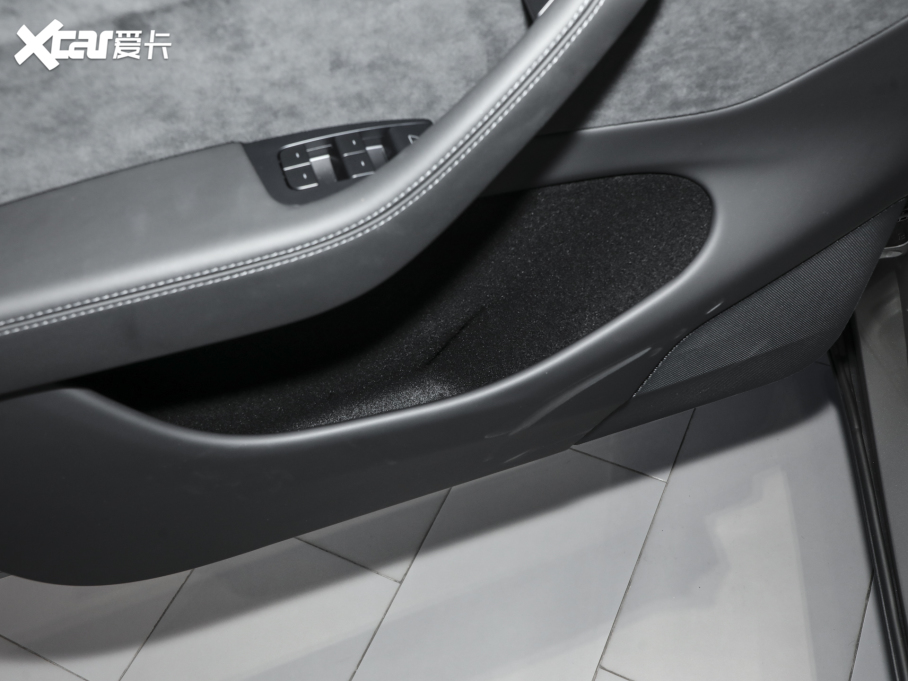 2025��Model Y L �L�m(x��)��ȫ݆�(q��)�Ӱ�