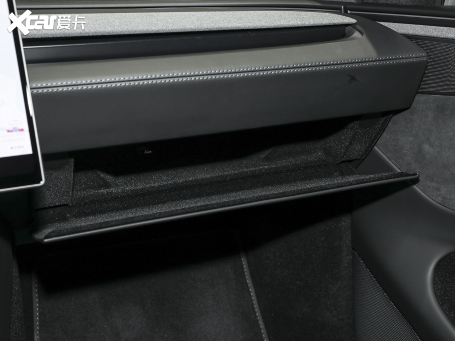 2025��Model Y L �L�m��ȫ݆�Ӱ�