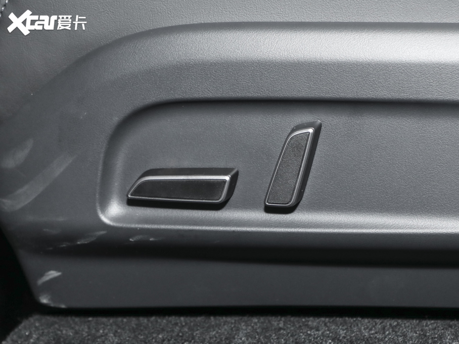 2025��Model Y L �L�m��ȫ݆�Ӱ�