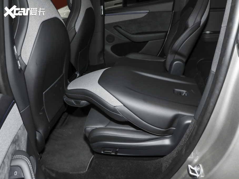 2025��Model Y L �L�m��ȫ݆�Ӱ�