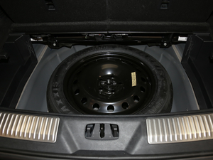 2020款3.0T 四驱尊享版 6座 备胎