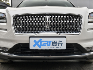 2021款2.7T 四驱尊耀版 中网