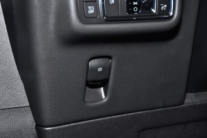 2021款2.0T 四驱尊享版 驻车制动器