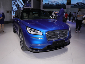 2021款2.0T 四驱尊耀版 左前45度