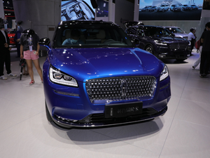 2021款2.0T 四驱尊耀版 整体外观