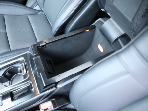 2021款PHEV 四驱e雅版 中央扶手箱