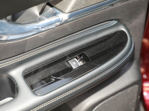 2021款PHEV 四驱e雅版 后排车窗控制区