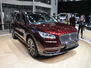 2022款2.0T 四驱尊耀版 整体外观