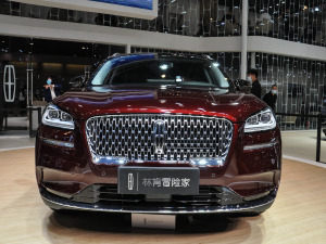 2022款2.0T 四驱尊耀版 整体外观