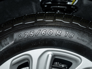 2022款2.0T 两驱尊悦版 轮胎尺寸