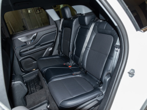 2022款2.0T 两驱尊悦版 后排座椅