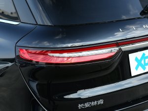 2022款改款 2.0T 两驱尊享版 尾灯