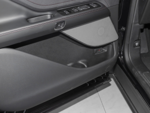 2021款3.0T V6 四驱MONO限量版 前门储物空间