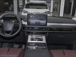 2021款3.0T V6 四驱MONO限量版 中控台