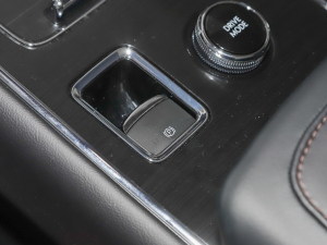 2021款3.0T V6 四驱MONO限量版 驻车制动器