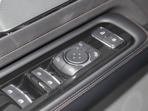 20213.0T V6 MONO п؅^