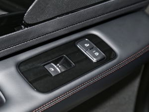 20213.0T V6 (q)Ű ܇ƅ^(q)