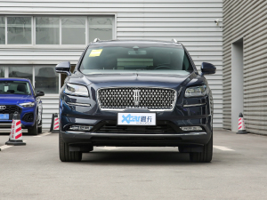 2022款2.7T 四驱尊雅版 正前
