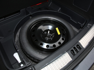 2022款2.7T 四驱尊雅版 备胎