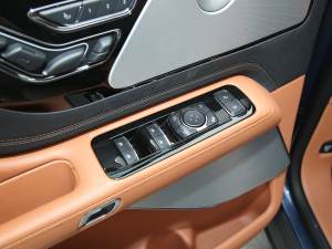 20223.0T V6 򌿂y п؅^