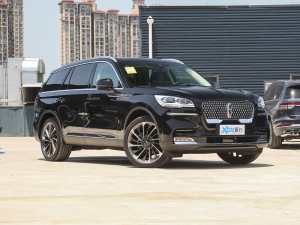 2022款3.0T V6 四驱行政版 右前45度
