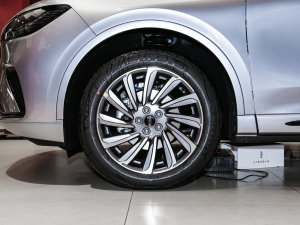 2023款2.0T 四驱尊雅版 轮圈