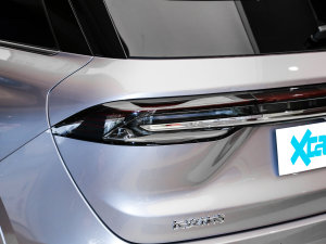 2023款2.0T 四驱尊雅版 尾灯